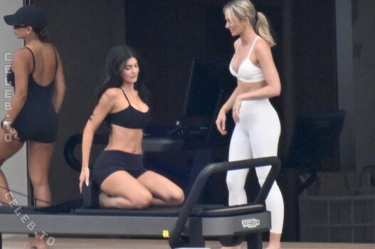 Kylie jenner  page leaked private photo uncensored HD quality