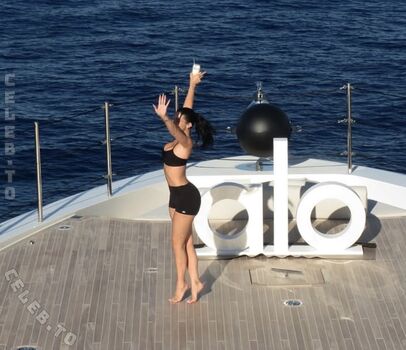 Kylie jenner  page leaked private photo uncensored HD quality