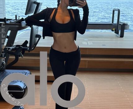Kylie jenner  page leaked private photo uncensored HD quality