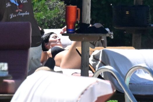 Kylie jenner  page leaked private photo uncensored HD quality