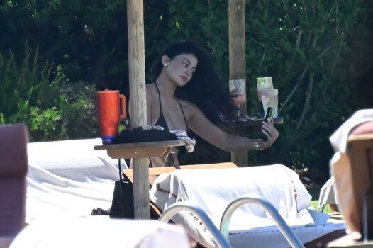 Kylie jenner  page leaked private photo uncensored HD quality
