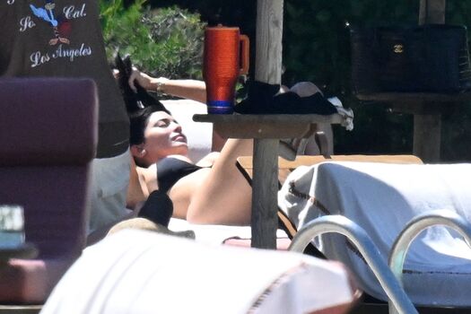 Kylie jenner  page leaked private photo uncensored HD quality