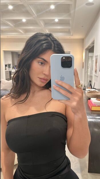 Kylie jenner  page leaked private photo uncensored HD quality