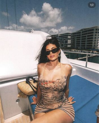Kylie jenner  page leaked private photo uncensored HD quality