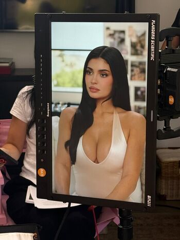 Kylie jenner leaked private photo uncensored HD quality