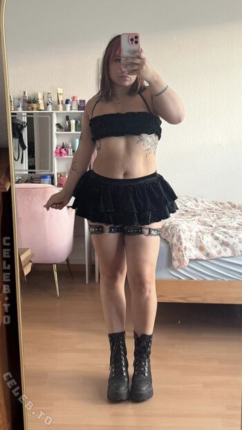 Laurassoberlife leaked private photo uncensored HD quality