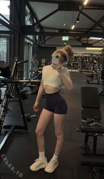Lea peach  page leaked private photo uncensored HD quality