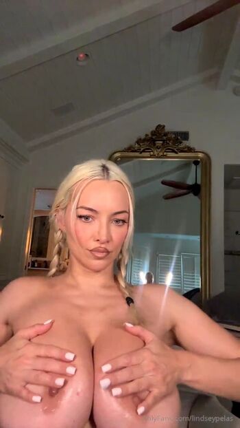 Lindsey pelas  page leaked private photo uncensored HD quality