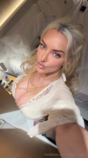 Lindsey pelas  page leaked private photo uncensored HD quality