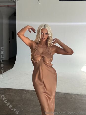 Lindsey pelas  page leaked private photo uncensored HD quality
