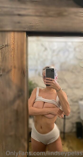 Lindsey pelas  page leaked private photo uncensored HD quality