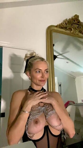 Lindsey pelas  page leaked private photo uncensored HD quality