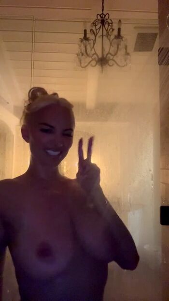 Lindsey pelas  page leaked private photo uncensored HD quality