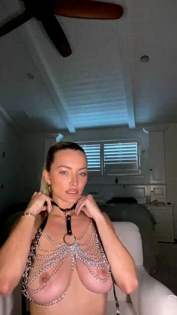 Lindsey pelas  page leaked private photo uncensored HD quality