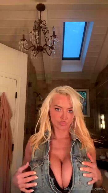 Lindsey pelas leaked private photo uncensored HD quality