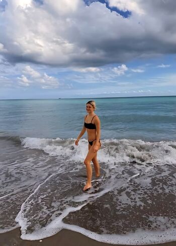 Livvy dunne  page leaked private photo uncensored HD quality