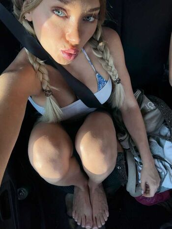 Loeni hadi  page leaked private photo uncensored HD quality