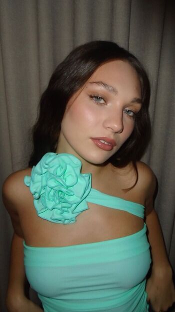 Maddie ziegler  page leaked private photo uncensored HD quality