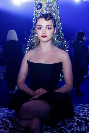 Maisie williams page leaked private photo uncensored HD quality