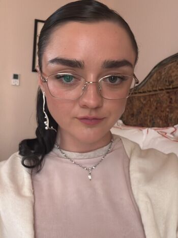 Maisie williams page leaked private photo uncensored HD quality