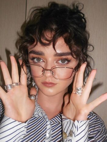 Maisie williams leaked private photo uncensored HD quality