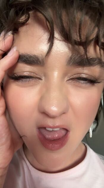 Maisie williams leaked private photo uncensored HD quality