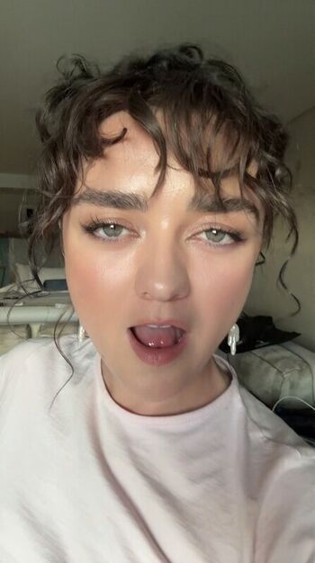 Maisie williams leaked private photo uncensored HD quality
