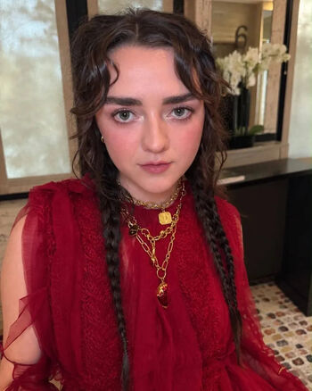 Maisie williams page leaked private photo uncensored HD quality