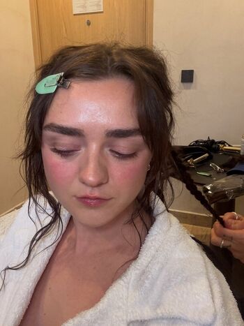 Maisie williams page leaked private photo uncensored HD quality