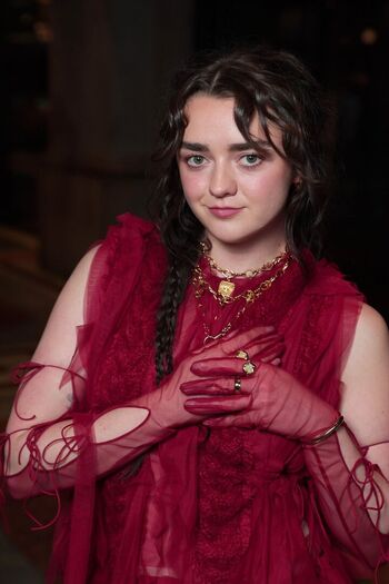 Maisie williams page leaked private photo uncensored HD quality