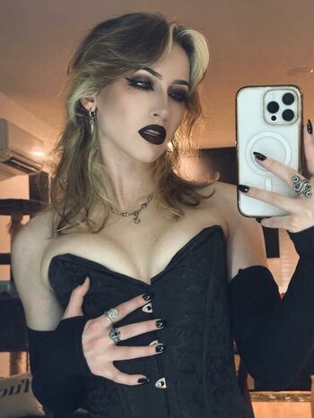 Maisielynnie leaked private photo uncensored HD quality