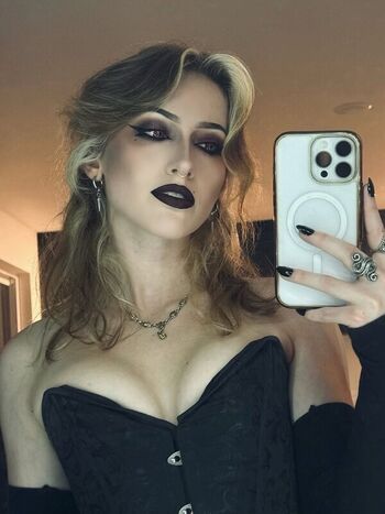 Maisielynnie leaked private photo uncensored HD quality