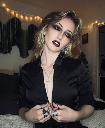 Maisielynnie leaked private photo uncensored HD quality