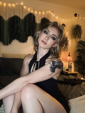 Maisielynnie leaked private photo uncensored HD quality
