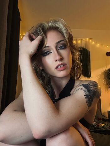 Maisielynnie leaked private photo uncensored HD quality