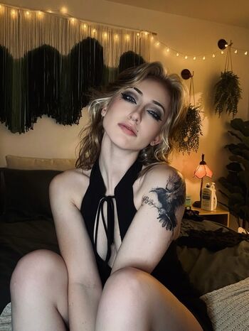 Maisielynnie leaked private photo uncensored HD quality