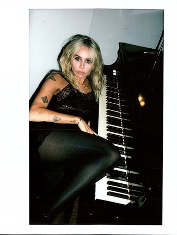 Miley cyrus page leaked private photo uncensored HD quality