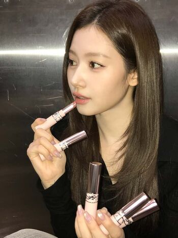 Minatozaki sana page leaked private photo uncensored HD quality