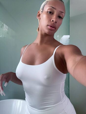 Naomisharon leaked private photo uncensored HD quality