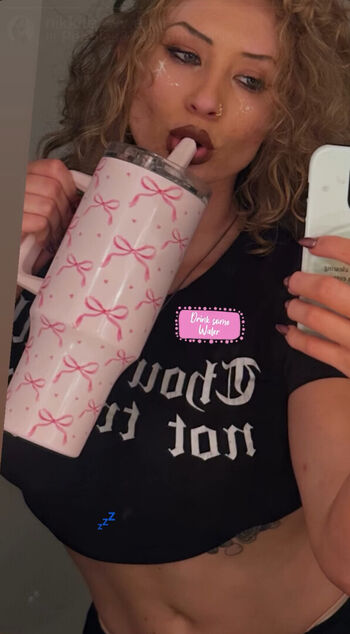 Nikkita lyons  page leaked private photo uncensored HD quality