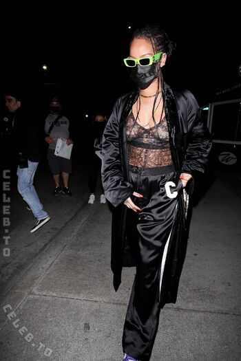 Rihanna  page leaked private photo uncensored HD quality