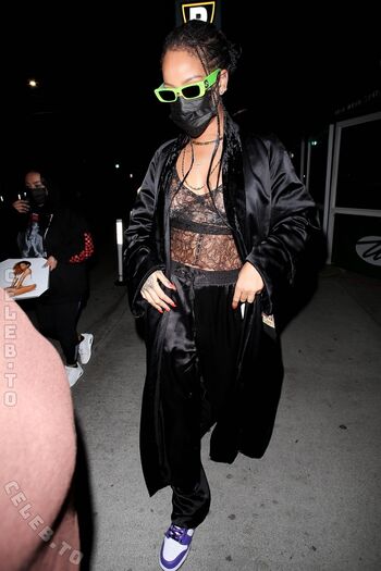 Rihanna  page leaked private photo uncensored HD quality