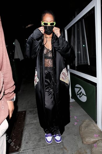 Rihanna  page leaked private photo uncensored HD quality