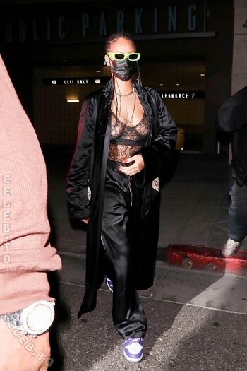 Rihanna  page leaked private photo uncensored HD quality