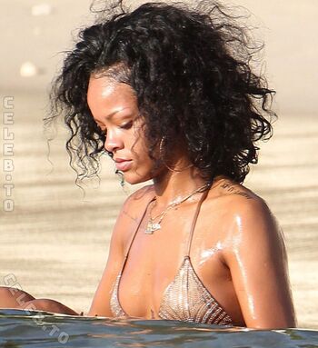 Rihanna  page leaked private photo uncensored HD quality