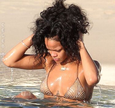 Rihanna  page leaked private photo uncensored HD quality