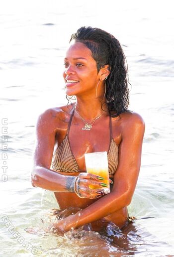 Rihanna  page leaked private photo uncensored HD quality