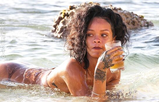 Rihanna  page leaked private photo uncensored HD quality
