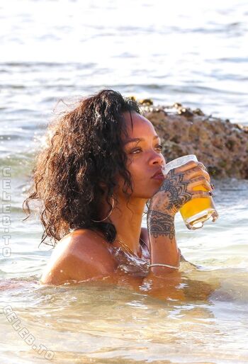 Rihanna  page leaked private photo uncensored HD quality