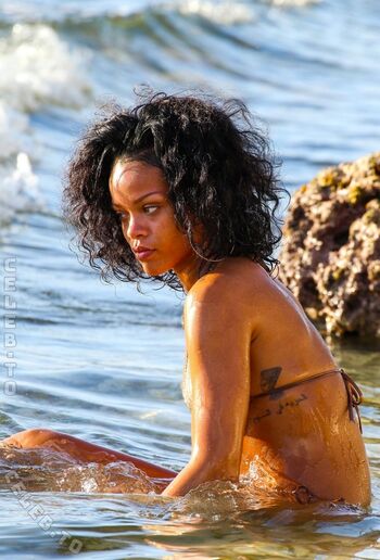 Rihanna  page leaked private photo uncensored HD quality
